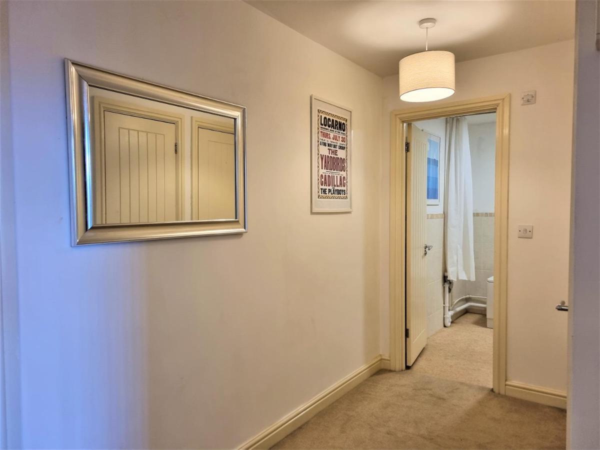 Central Apartments - Spacious 2 Beds Swindon Exterior photo